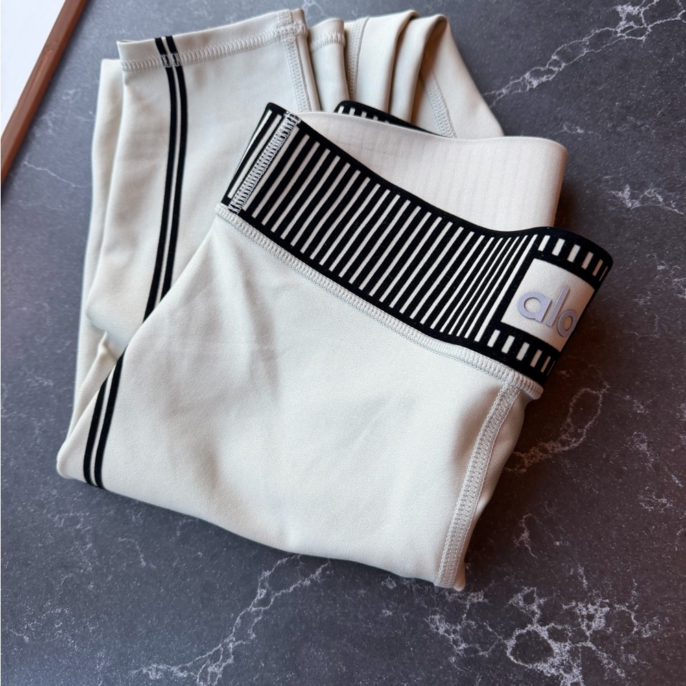 ALO Yoga Cream Leggings with Black Accents